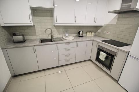 3 bedroom flat to rent, Flat 11, 59-61 Clarendon Road, LS2 9NZ