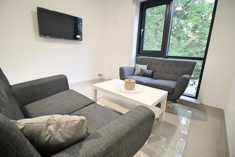 3 bedroom flat to rent, Flat 11, 59-61 Clarendon Road, LS2 9NZ