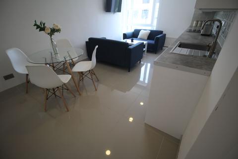 3 bedroom flat to rent, Flat 76, 205 Clarendon Road, Leeds, LS2 9DU