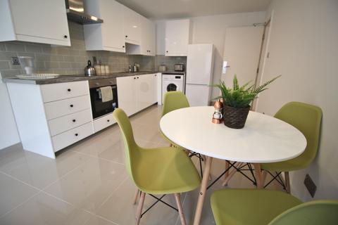 3 bedroom flat to rent, Flat 28, 205 Clarendon Road, Leeds, LS2 9DU