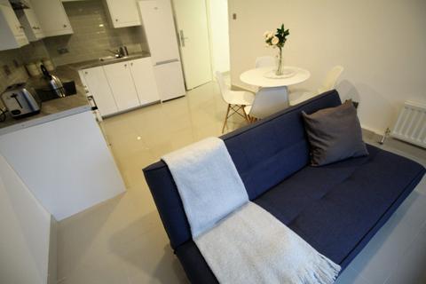 2 bedroom flat to rent, Flat 17, 205 Clarendon Road, LS2 9DU