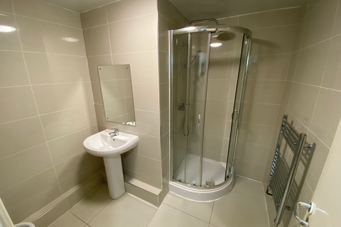3 bedroom flat to rent, Flat 14, Samara Plaza, Room 2, 205 Clarendon Road, LS2 9DU