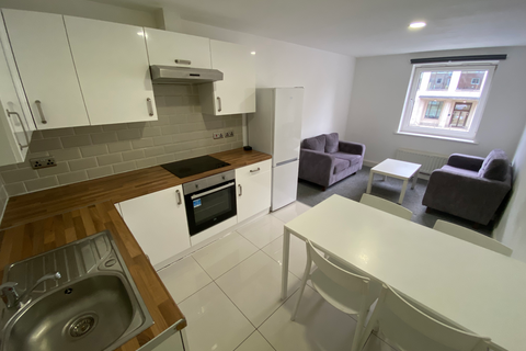 3 bedroom flat to rent, Flat 14, Samara Plaza, Room 2, 205 Clarendon Road, LS2 9DU