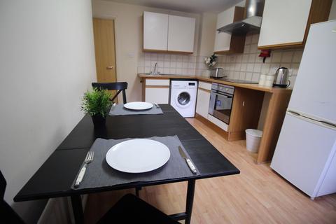 2 bedroom flat to rent, Flat 6, 205 Clarendon Road, Leeds, LS2 9DU