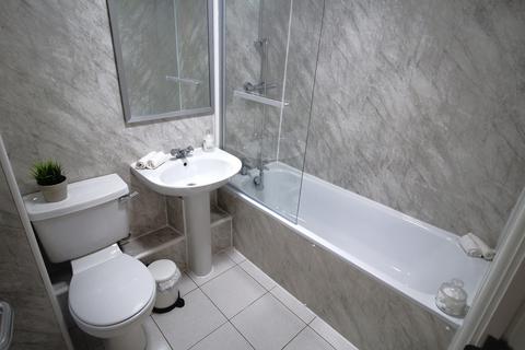2 bedroom flat to rent, Flat 24, 205 Clarendon Road, Leeds, LS2 9DU