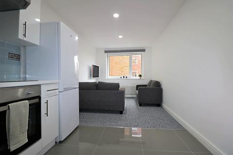 2 bedroom flat to rent, Flat 18, 205 Clarendon Road, Leeds, LS2 9DU