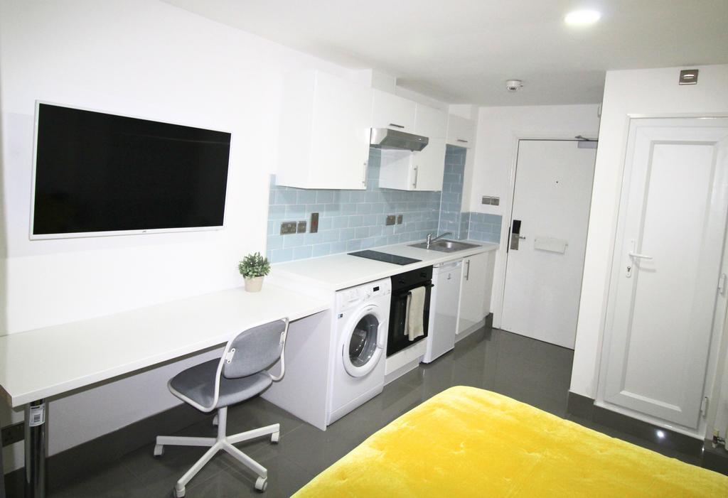Apartment in Leeds, Arena Quarter, Woodhouse - View 5