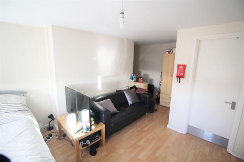 Studio to rent, Flat 18A, 59-61 Clarendon Road, LS2 9NZ