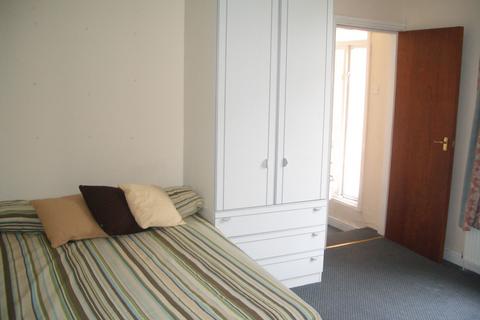 Flat 2, 7 Kelso Road, LS2 9PR