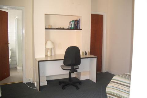 1 bedroom flat to rent, Flat 2, 7 Kelso Road, LS2 9PR