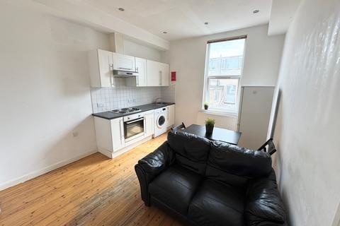 Flat 2B, 55 Clarendon Road, LS2 9NZ