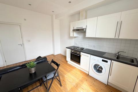 1 bedroom flat to rent, Flat 2B, 55 Clarendon Road, LS2 9NZ