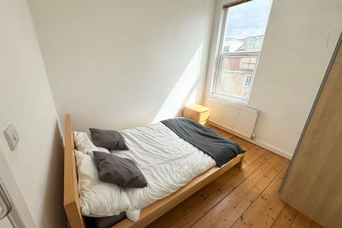 1 bedroom flat to rent, Flat 2B, 55 Clarendon Road, LS2 9NZ