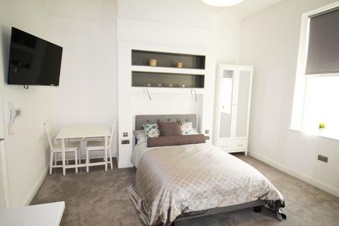 Studio to rent, Flat 2, 53 Clarendon Road, LS2 9NZ