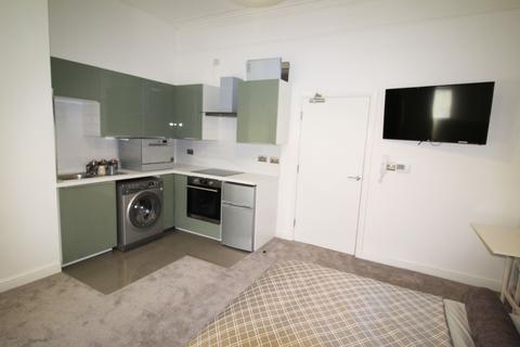 Studio to rent, Flat 2, 53 Clarendon Road, LS2 9NZ