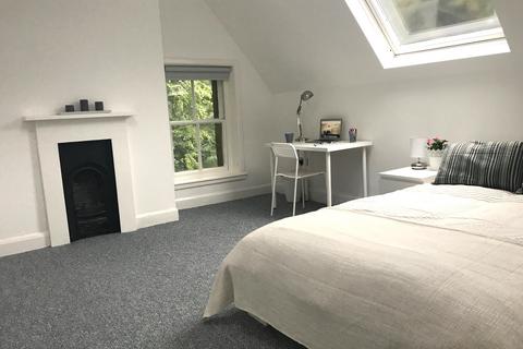 6 bedroom flat to rent, Top Flat, 46 Headingley Lane, LS6 2EL
