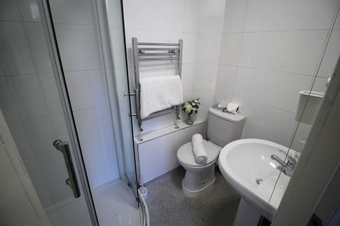 6 bedroom flat to rent, Top Flat, 46 Headingley Lane, LS6 2EL
