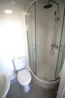 6 bedroom flat to rent, Top Flat, 46 Headingley Lane, LS6 2EL