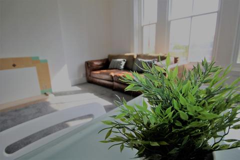 6 bedroom flat to rent, Cromer Terrace