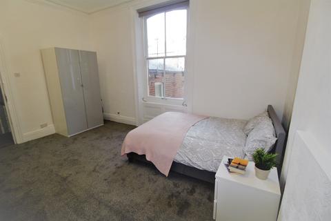 6 bedroom flat to rent, Cromer Terrace