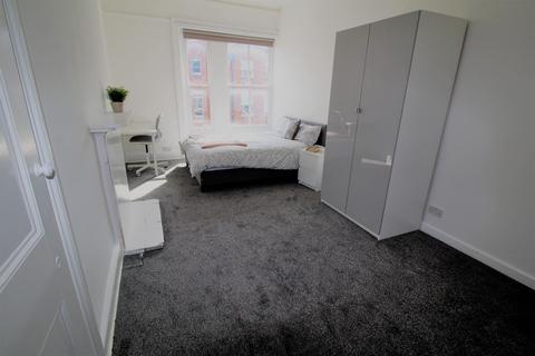 6 bedroom flat to rent, Cromer Terrace