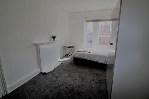 6 bedroom flat to rent, Cromer Terrace