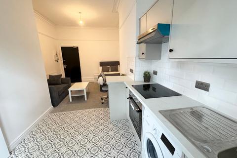 Studio to rent, Flat 7, 32 Kelso Road, LS2 9PR