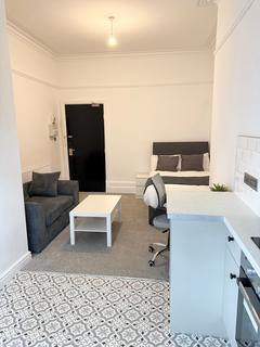 Studio to rent, Flat 7, 32 Kelso Road, LS2 9PR