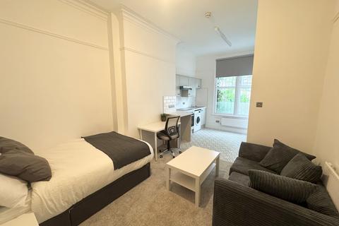 Studio to rent, Flat 7, 32 Kelso Road, LS2 9PR