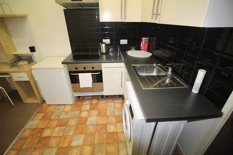 Studio to rent, Flat 5, 32 Kelso Road, LS2 9PR