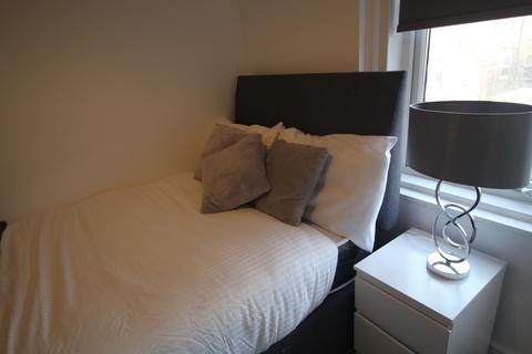 Studio to rent, Flat 4, 32 Kelso Road, LS2 9PR