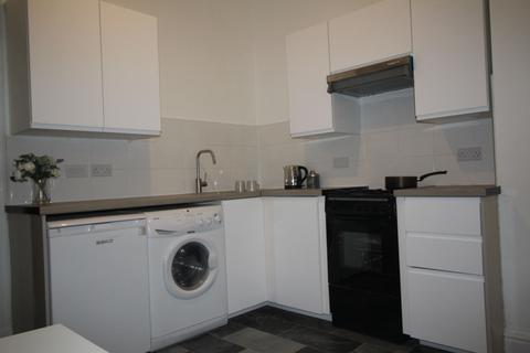 Studio to rent, Flat 4, 32 Kelso Road, LS2 9PR