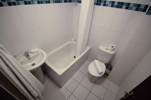 Studio to rent, Flat 2, 32 Kelso Road, LS2 9PR