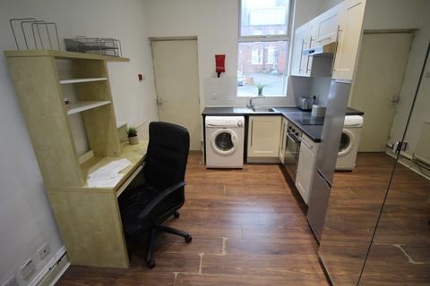 Studio to rent, Flat 2, 32 Kelso Road, LS2 9PR
