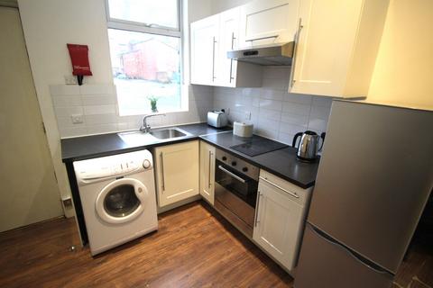 Studio to rent, Flat 2, 32 Kelso Road, LS2 9PR