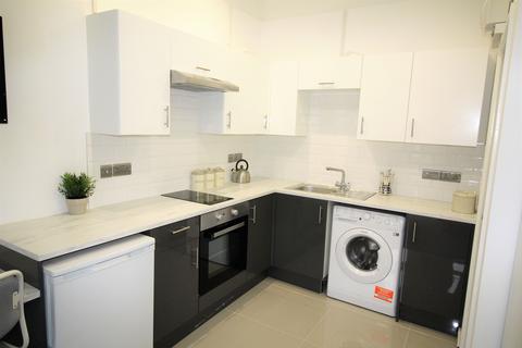 Studio to rent, Flat 1, 32 Kelso Road, LS2 9PR