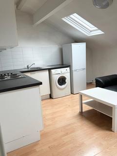2 bedroom flat to rent, 32 Kelso Road