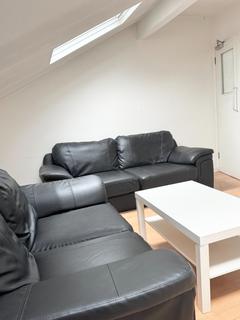 2 bedroom flat to rent, 32 Kelso Road