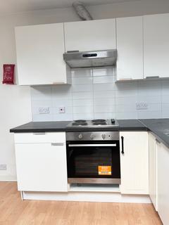 2 bedroom flat to rent, 32 Kelso Road