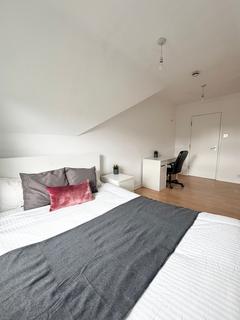 2 bedroom flat to rent, 32 Kelso Road