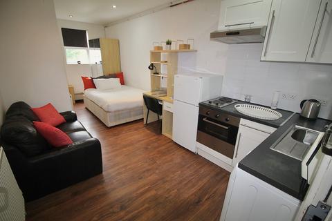 Studio to rent, Flat 6, 30 Kelso Road, LS2 9PR