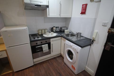Studio to rent, Flat 6, 30 Kelso Road, LS2 9PR