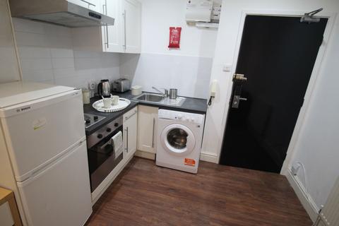 Studio to rent, Flat 6, 30 Kelso Road, LS2 9PR