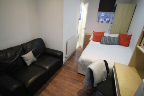 Studio to rent, Flat 6, 30 Kelso Road, LS2 9PR