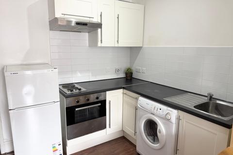 Studio to rent, Flat 4, 30 Kelso Road, LS2 9PR