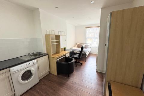 Studio to rent, Flat 4, 30 Kelso Road, LS2 9PR