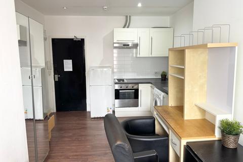 Studio to rent, Flat 4, 30 Kelso Road, LS2 9PR