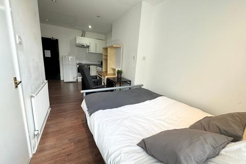 Studio to rent, Flat 4, 30 Kelso Road, LS2 9PR