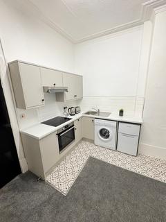Flat 3, 30 Kelso Road, LS2 9PR
