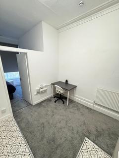Studio to rent, Flat 3, 30 Kelso Road, LS2 9PR